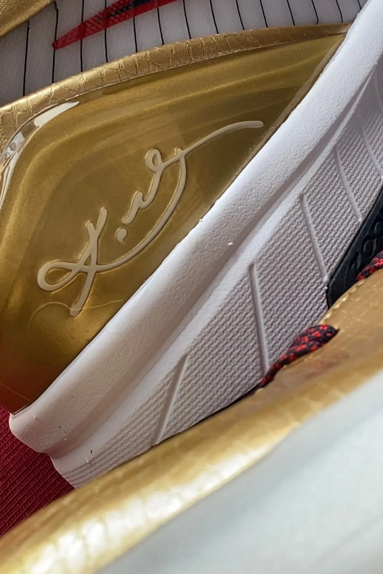 KOBE 4 PROTRO "GOLD MEDAL"